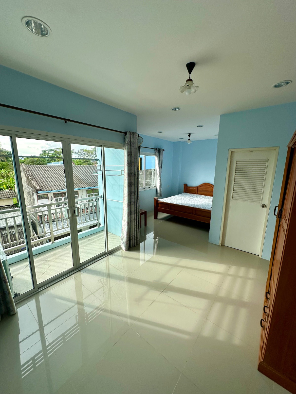 Condo — photo 2