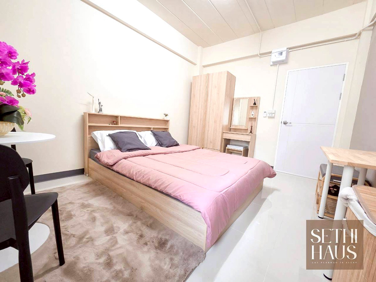 Pictures of SETHI HAUS 6/29