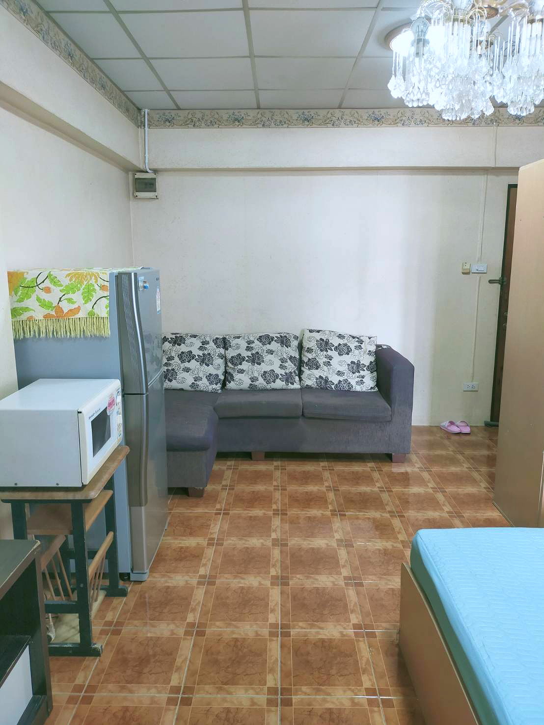 Pictures of Pattharasorn condo 2/19