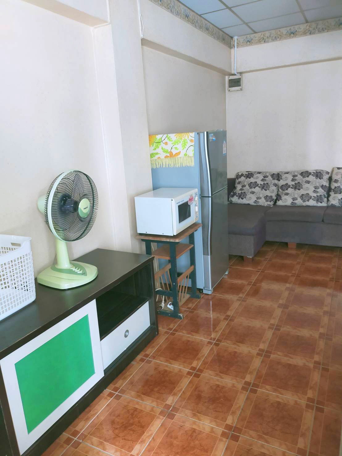 Pictures of Pattharasorn condo 8/19