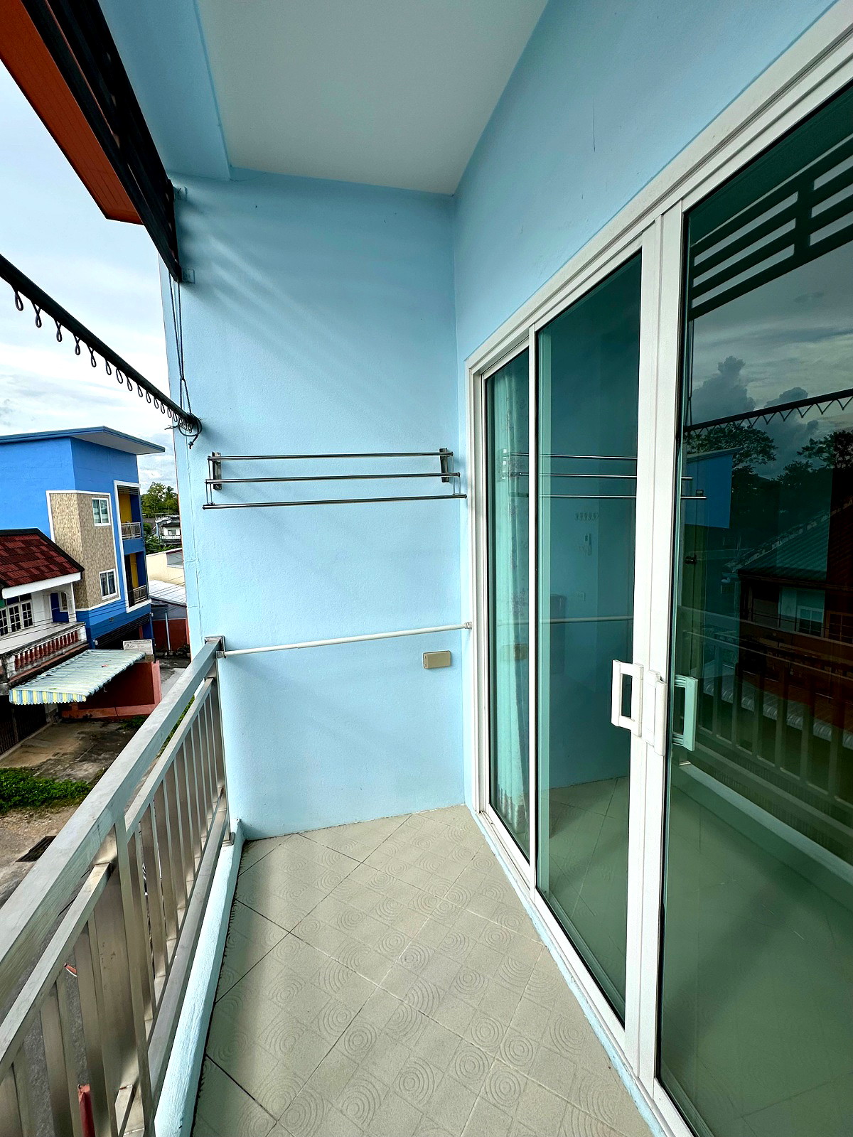 Pictures of Baan Suk San and Pradthanasub 6/7