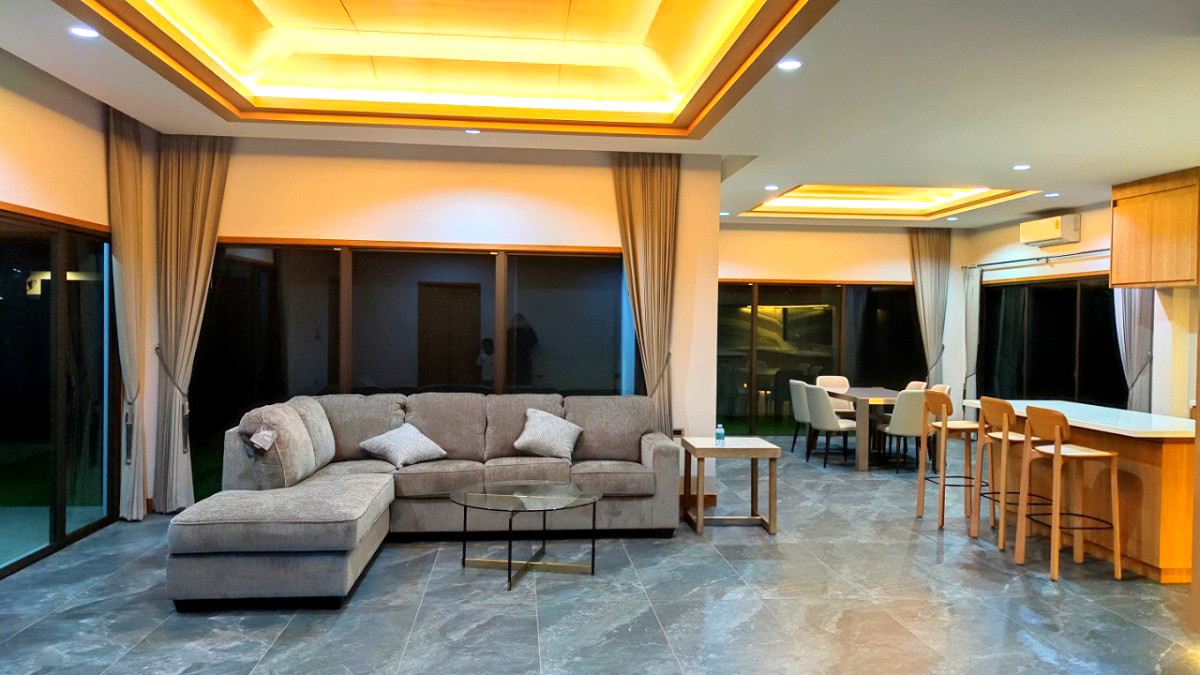 Pictures of Spacious Private Pool Villa  For Sale: 13 Million THB! Community: BAAN PATTAYA 6 20/34