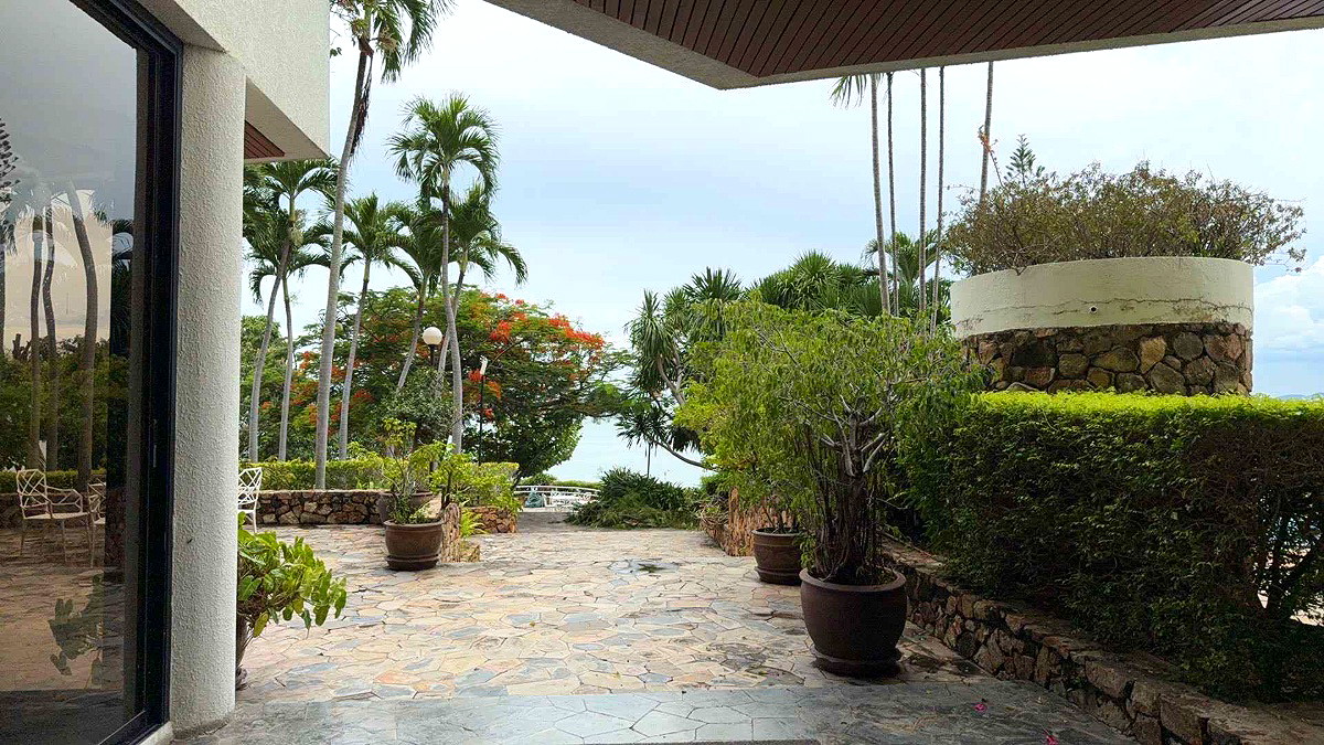 Pictures of Luxury 2-Bedroom, 2-Bathroom Seaview Condo  Nautical Cabin Style Garden Cliff Condominium 1 2/13