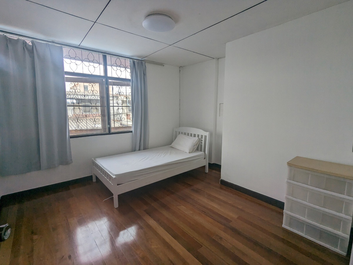 Condo · Mueang Samut Prakan — photo 1