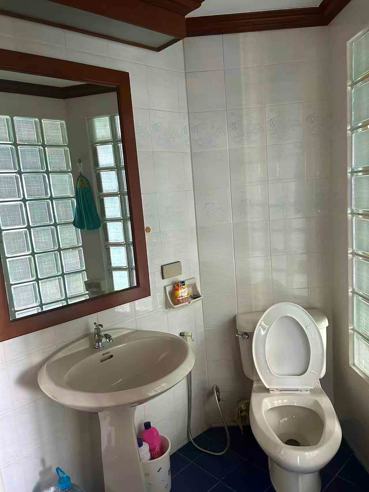 Pictures of  Silver Beach Condominium Luxury 2-Bedroom 2-Bathroom Seaview Condo 4/9
