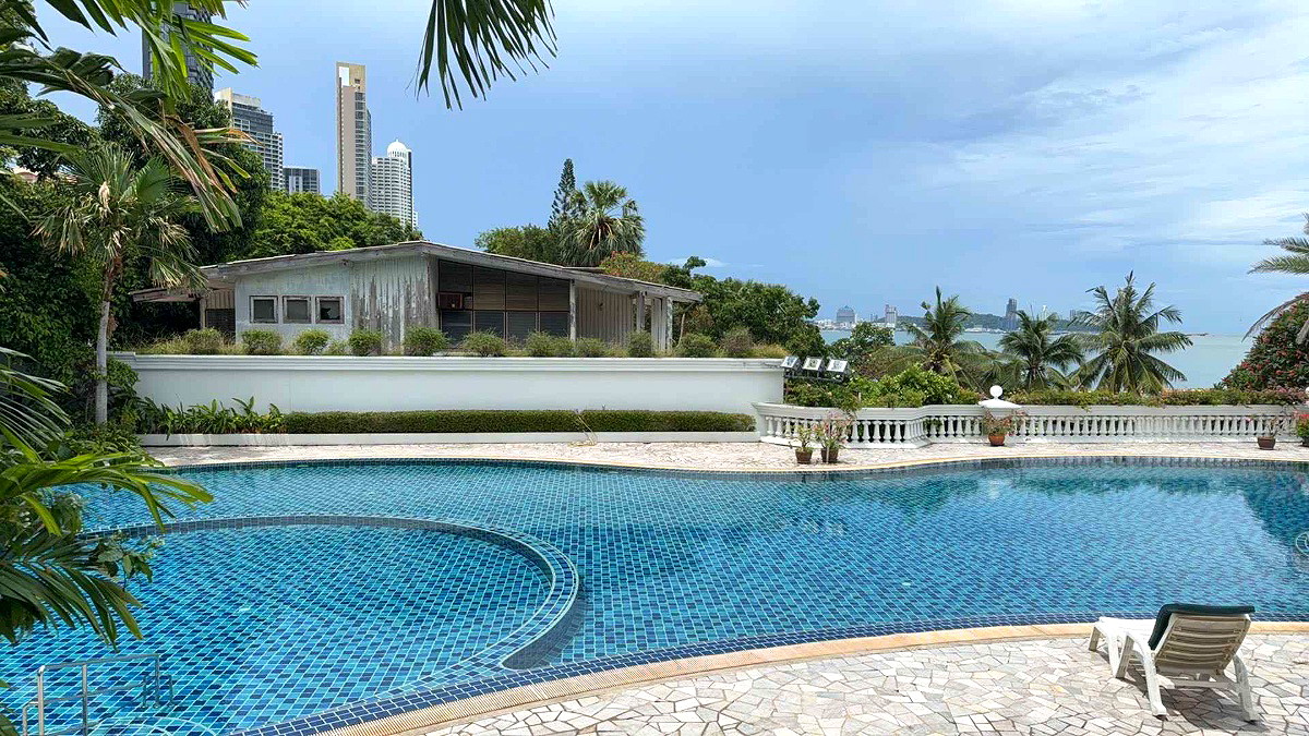 Pictures of  Silver Beach Condominium Luxury 2-Bedroom 2-Bathroom Seaview Condo 7/9