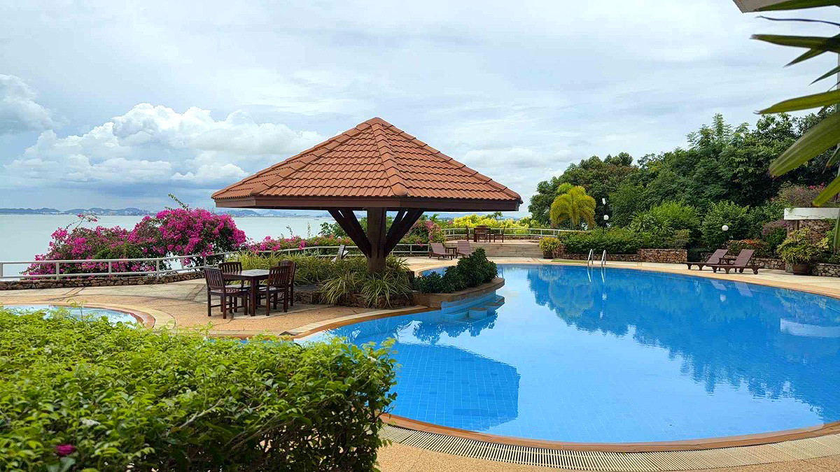 Pictures of Luxury 2-Bedroom, 2-Bathroom Seaview Condo  Nautical Cabin Style Garden Cliff Condominium 1 1/13