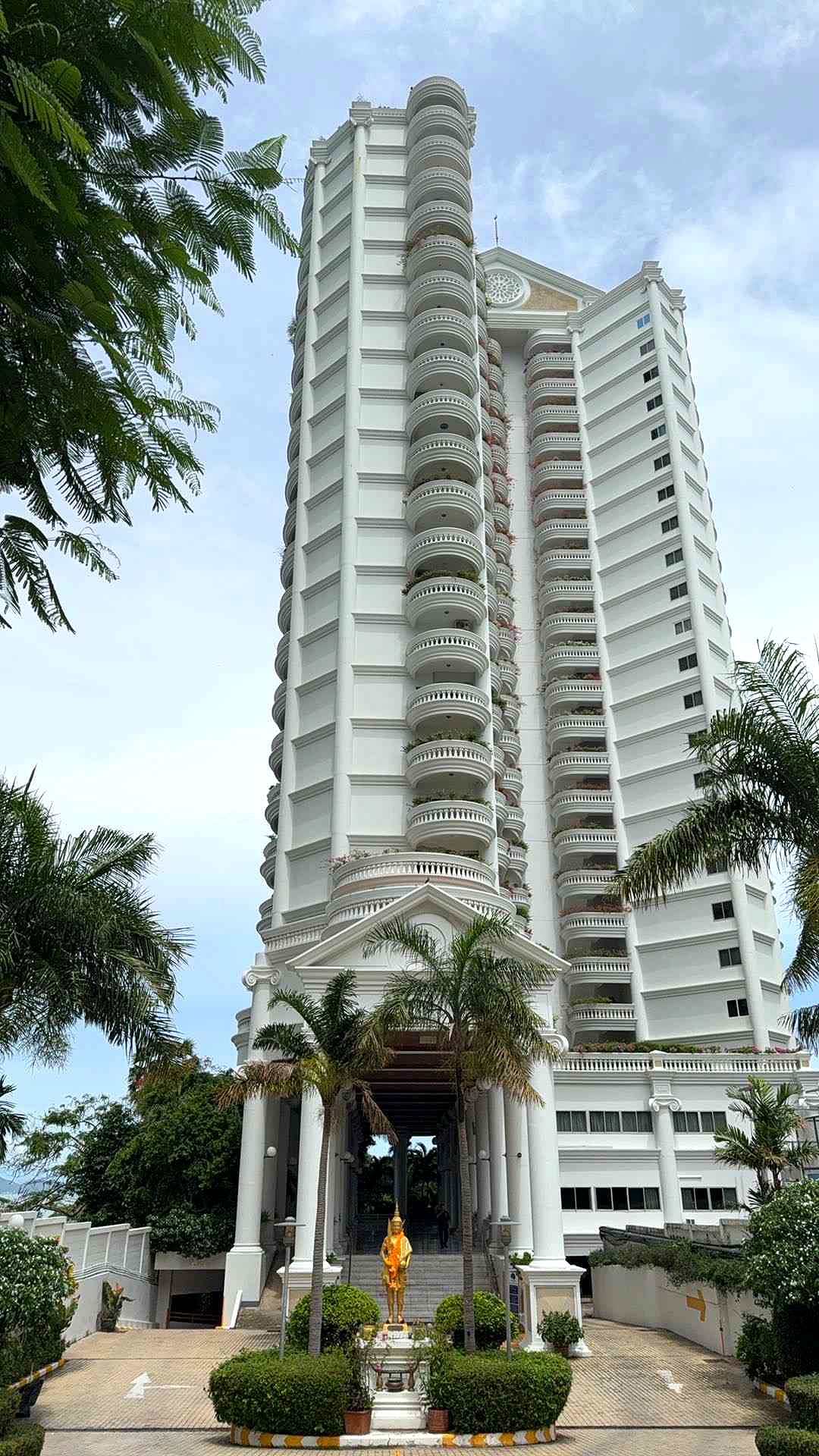 Pictures of  Silver Beach Condominium Luxury 2-Bedroom 2-Bathroom Seaview Condo 1/9