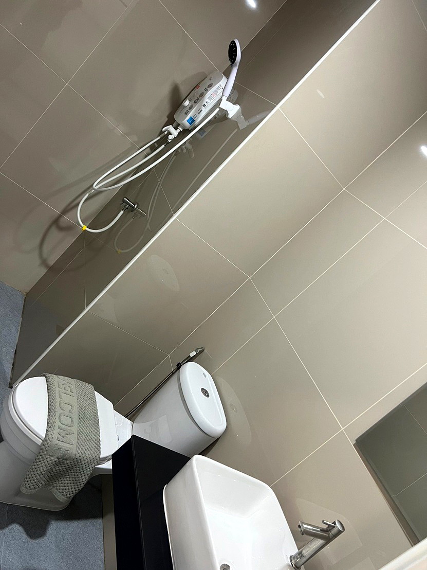 Pictures of The House 101 31/45