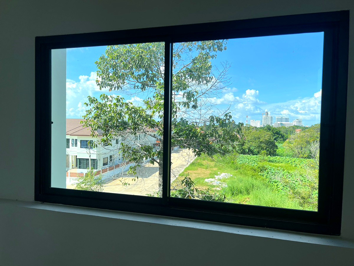 Pictures of The House 101 28/45