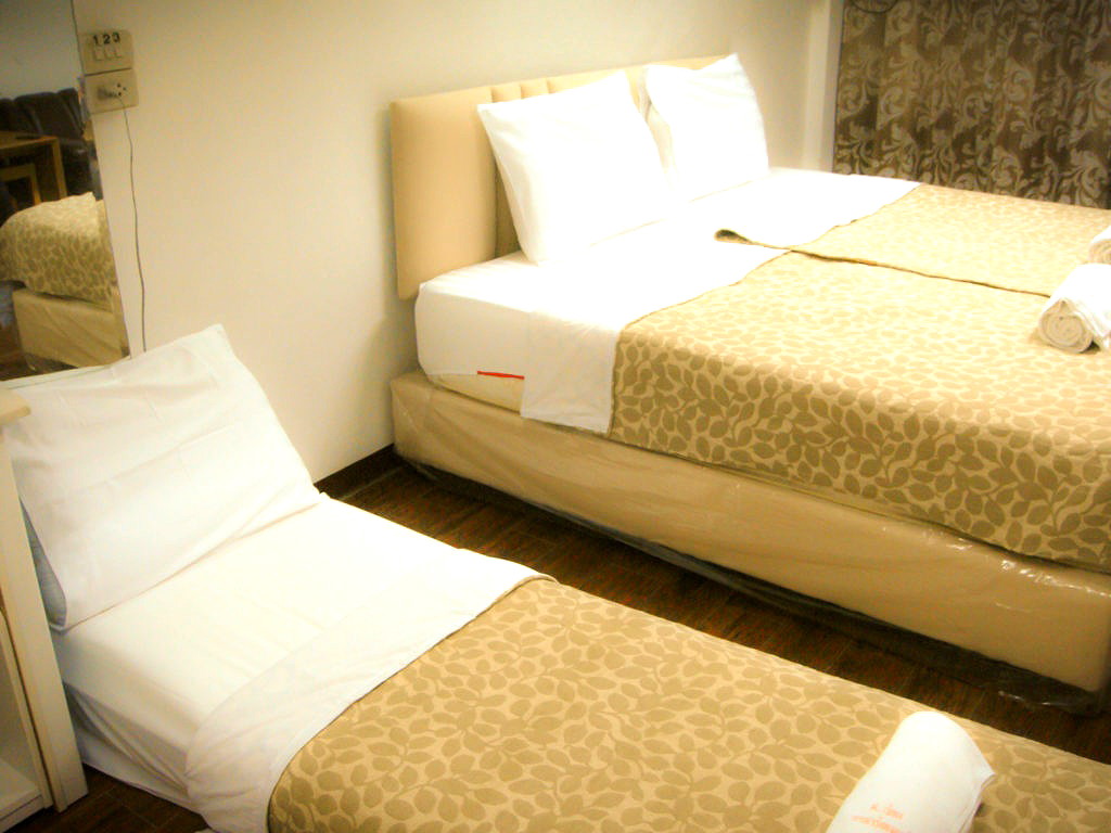 Pictures of Khunnoy's House 7/14