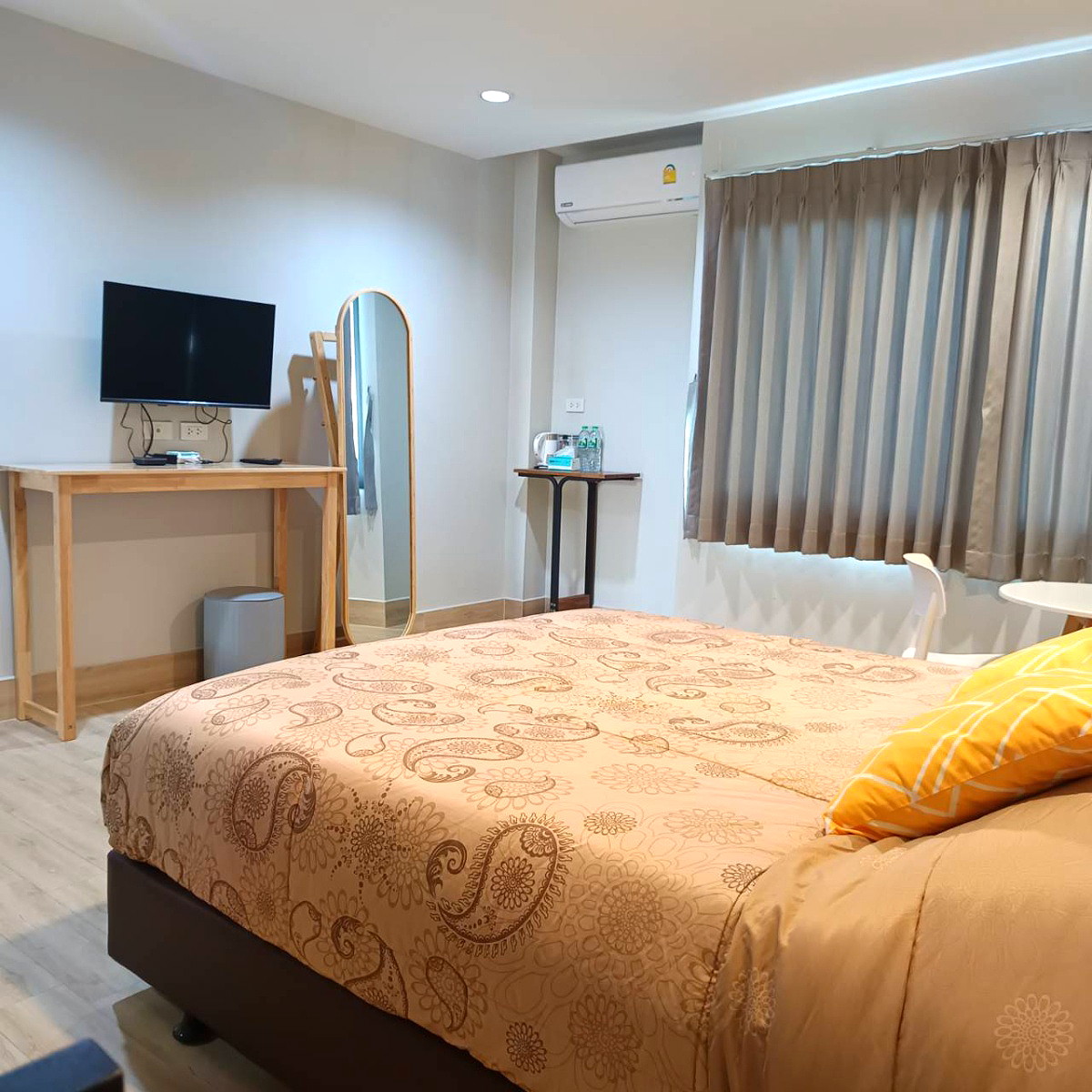 Pictures of Elderly Care Home 7/13