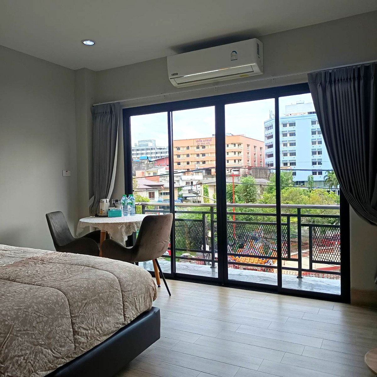Pictures of Elderly Care Home 1/13