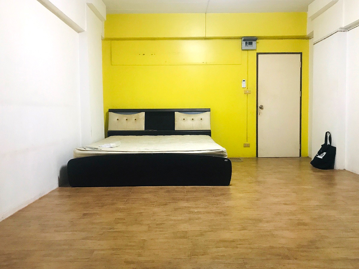Pictures of Eakthanee Condo 1/5