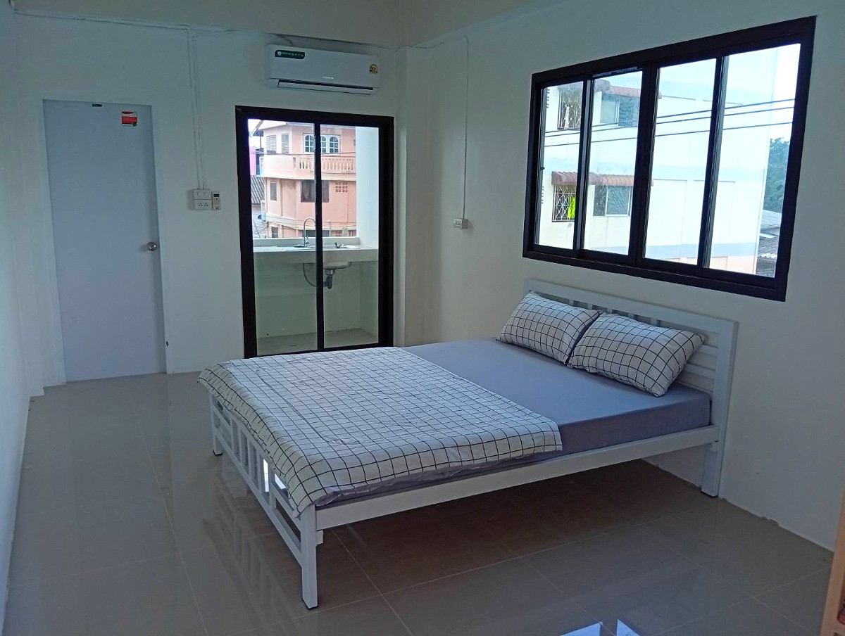 Pictures of IS am are 3/9