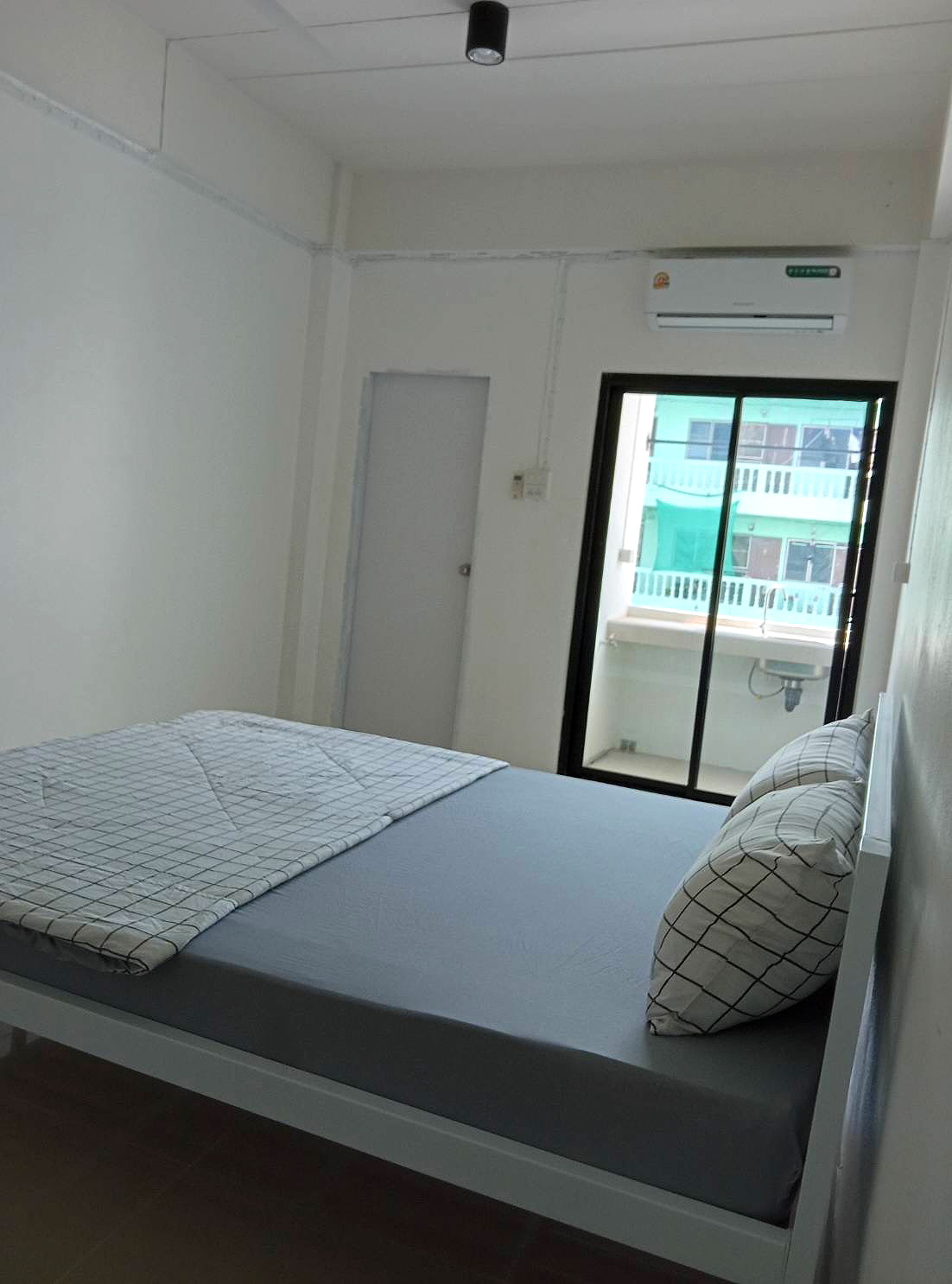 Pictures of IS am are 2/9