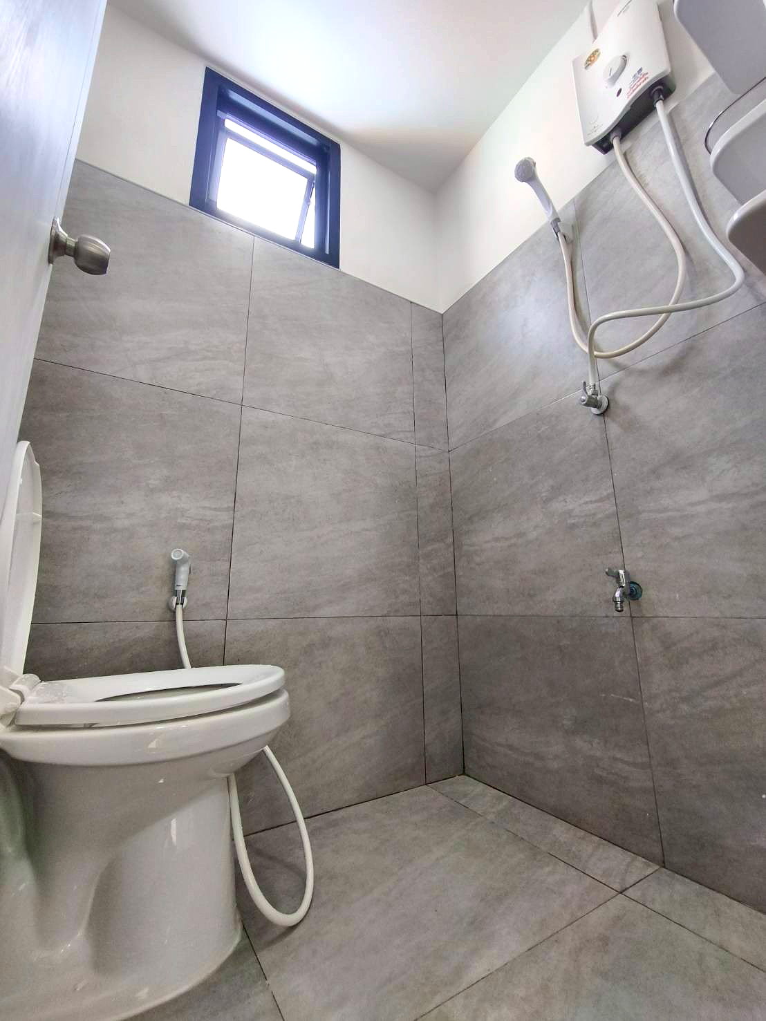 Pictures of IS am are 4/9