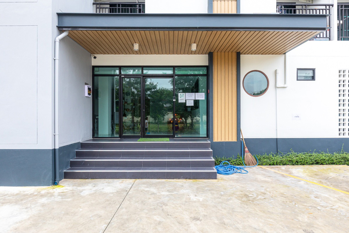 Condo — photo 2