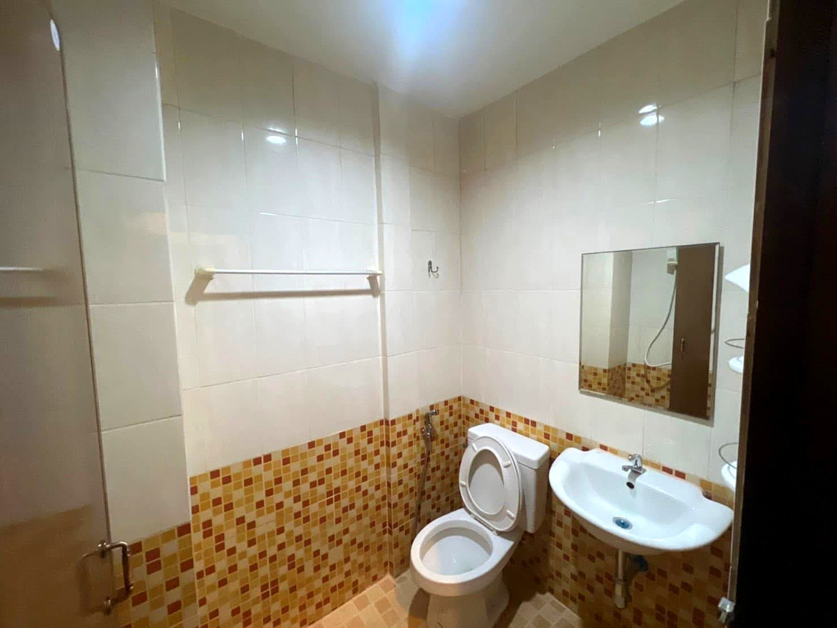 Pictures of B house 6/38