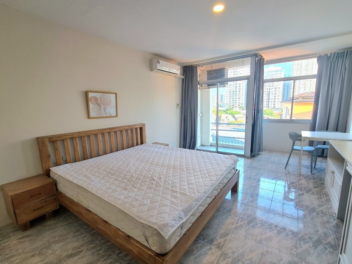 Condo · Phra Khanong, bangkok — photo 1