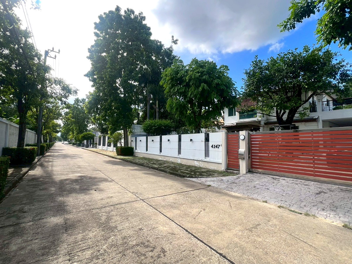 Pictures of Baan Lat Phrao Exclusive 79/80