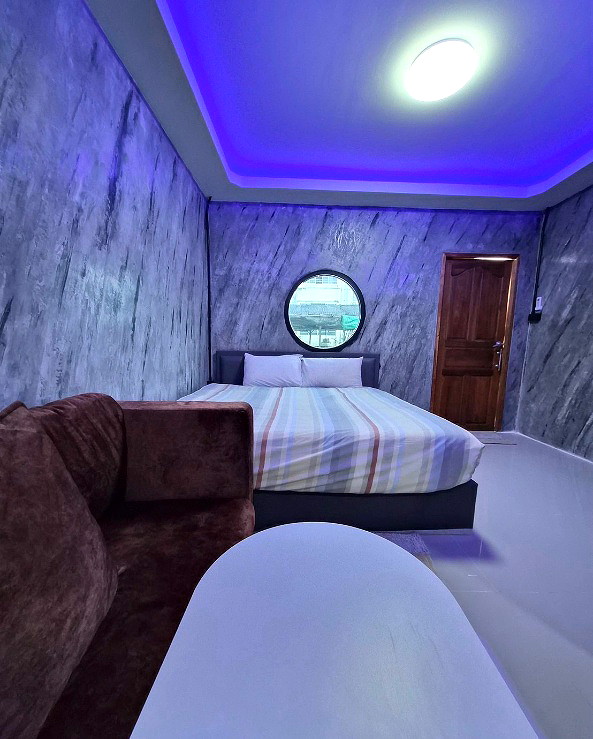 Pictures of The act room 12/12