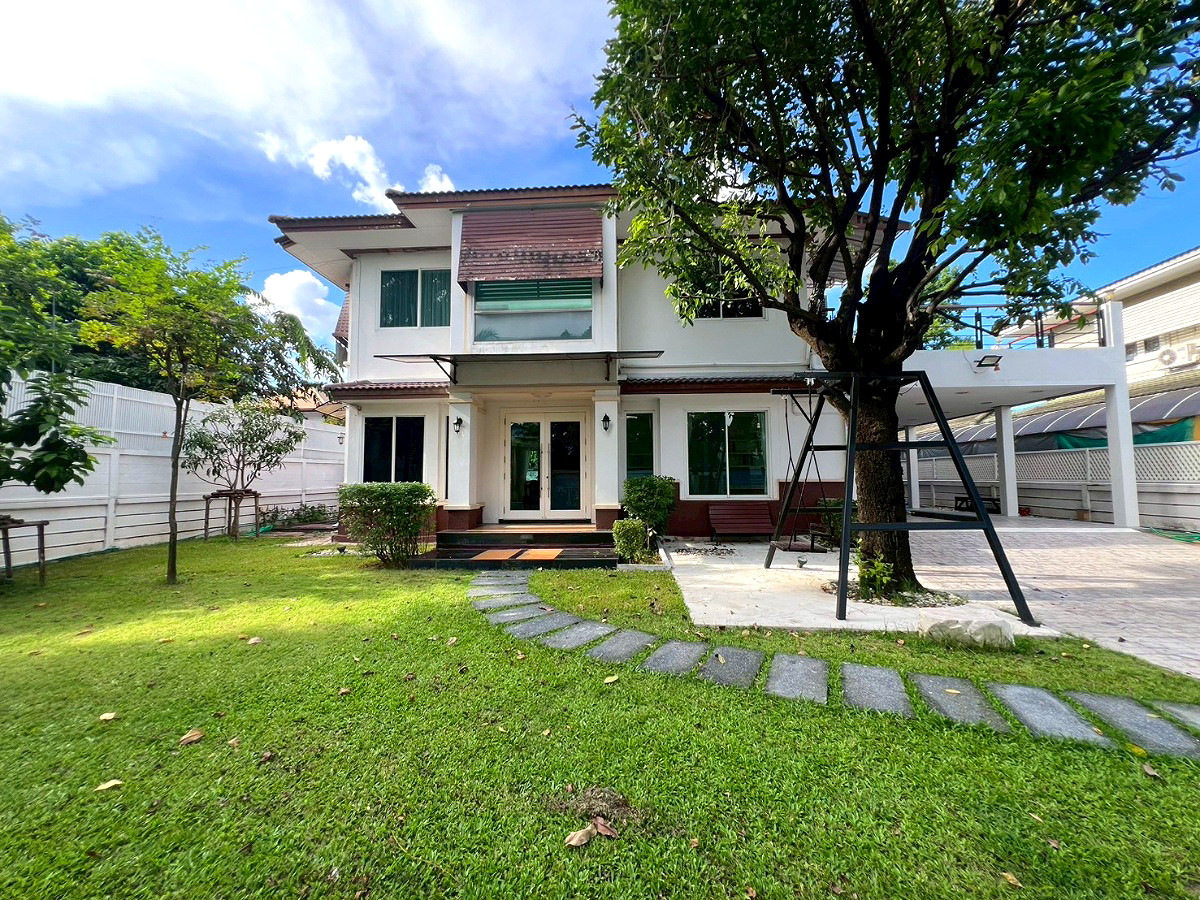 Pictures of Baan Lat Phrao Exclusive 11/80