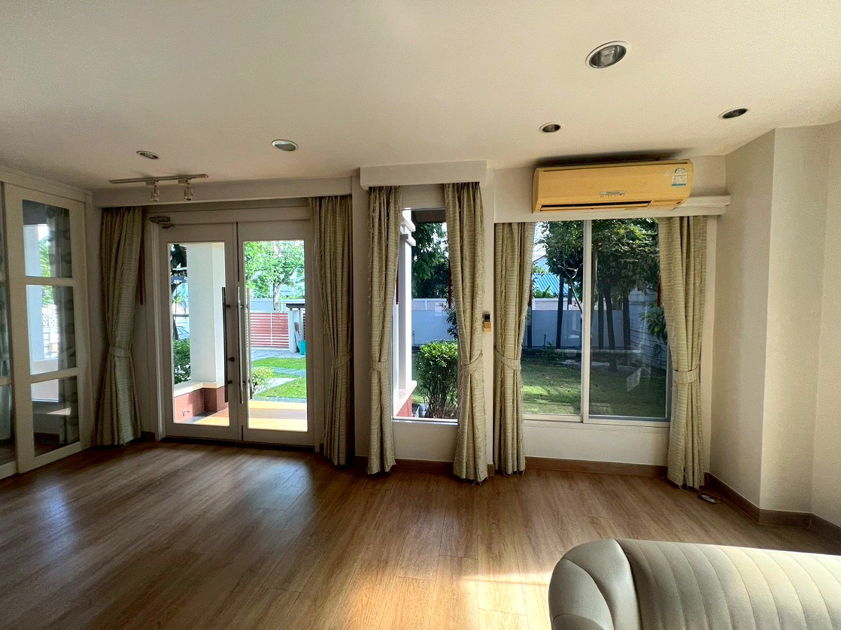 Pictures of Baan Lat Phrao Exclusive 59/80