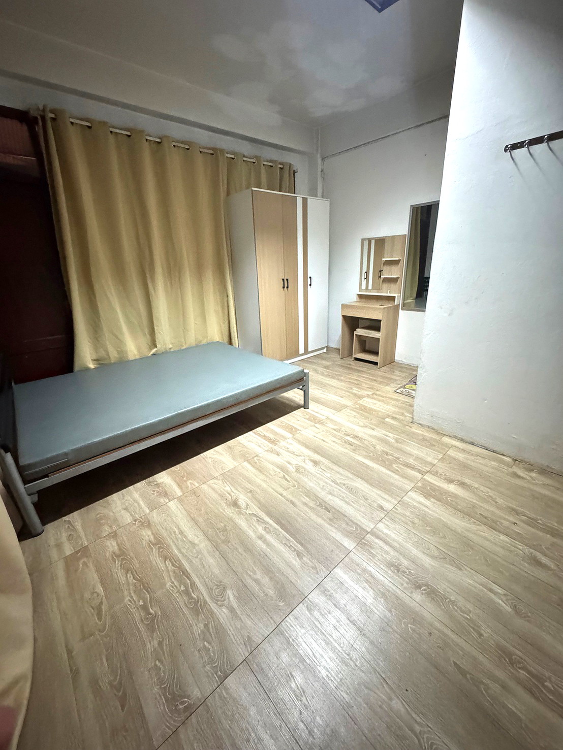 Pictures of Molly Apartment 3/13