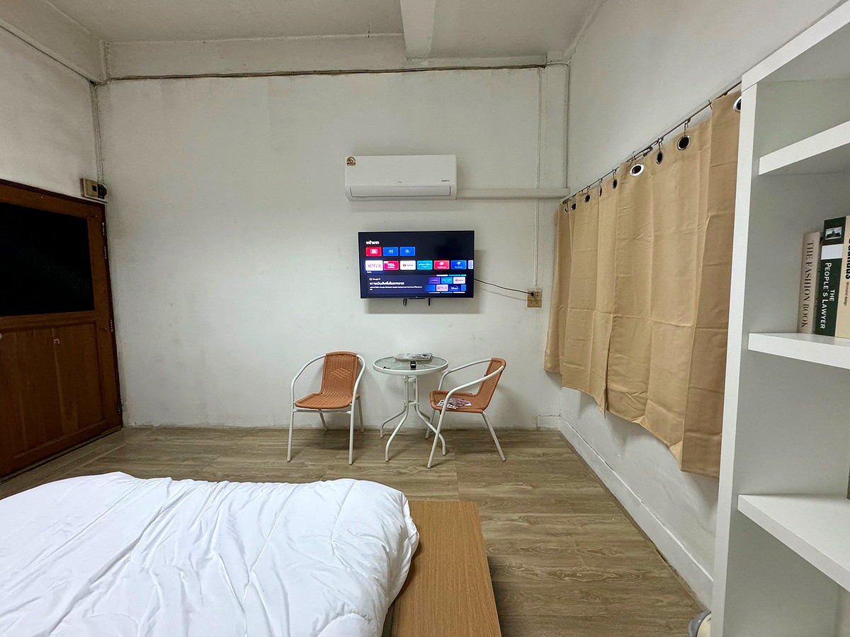 Pictures of Molly Apartment 13/13