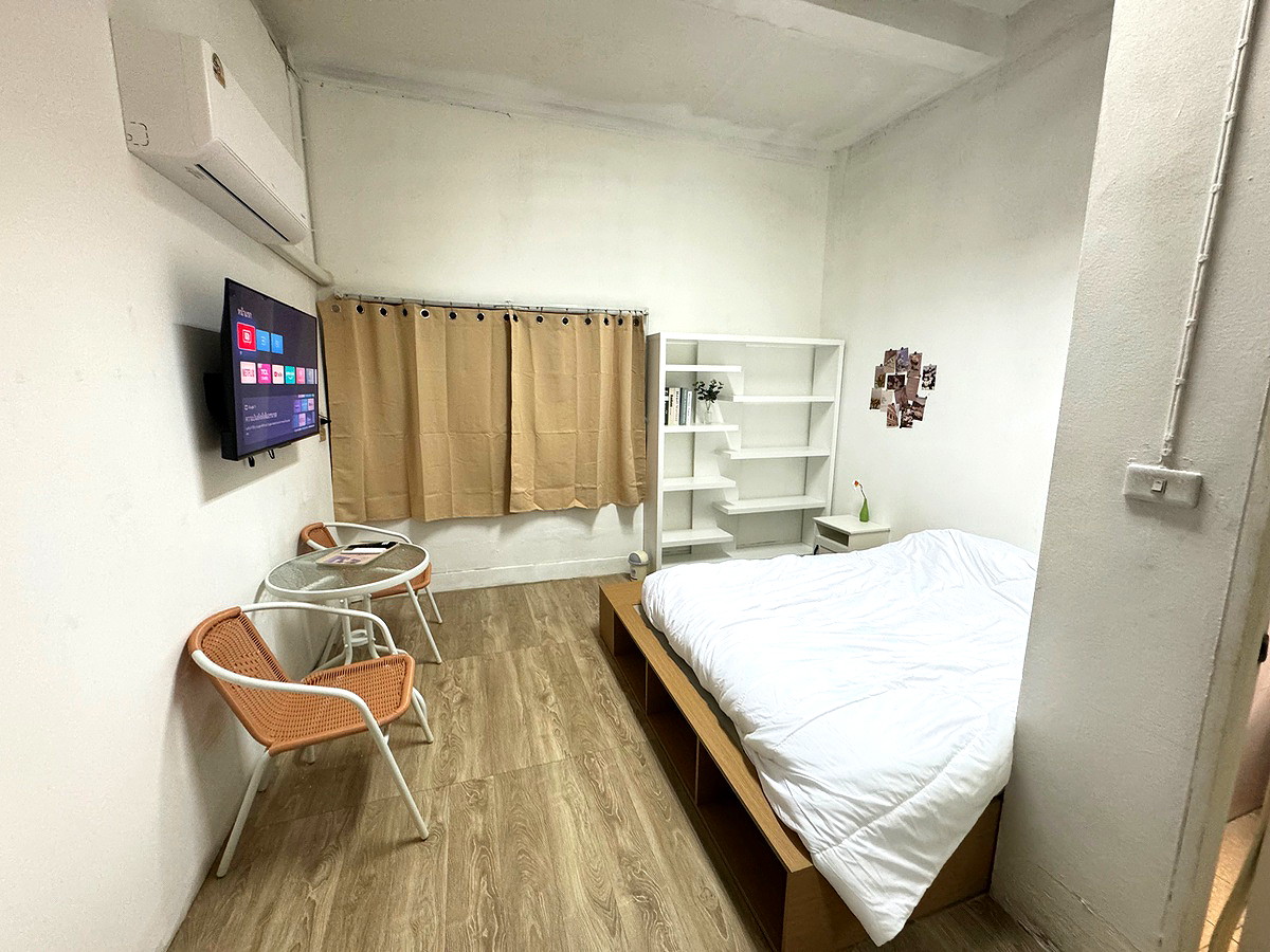 Pictures of Molly Apartment 11/13