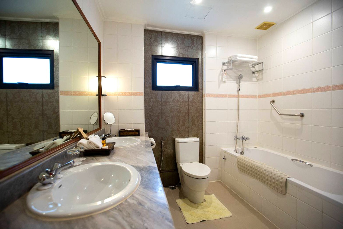 Pictures of Tha Tarntawan Hotel Surawong Bangkok 6/6