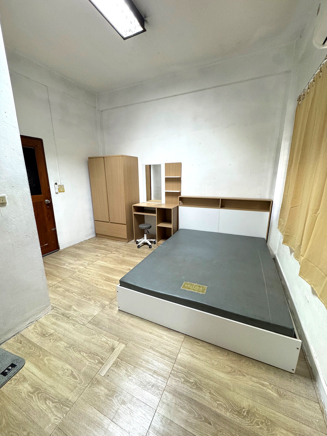 Pictures of Molly Apartment 1/13