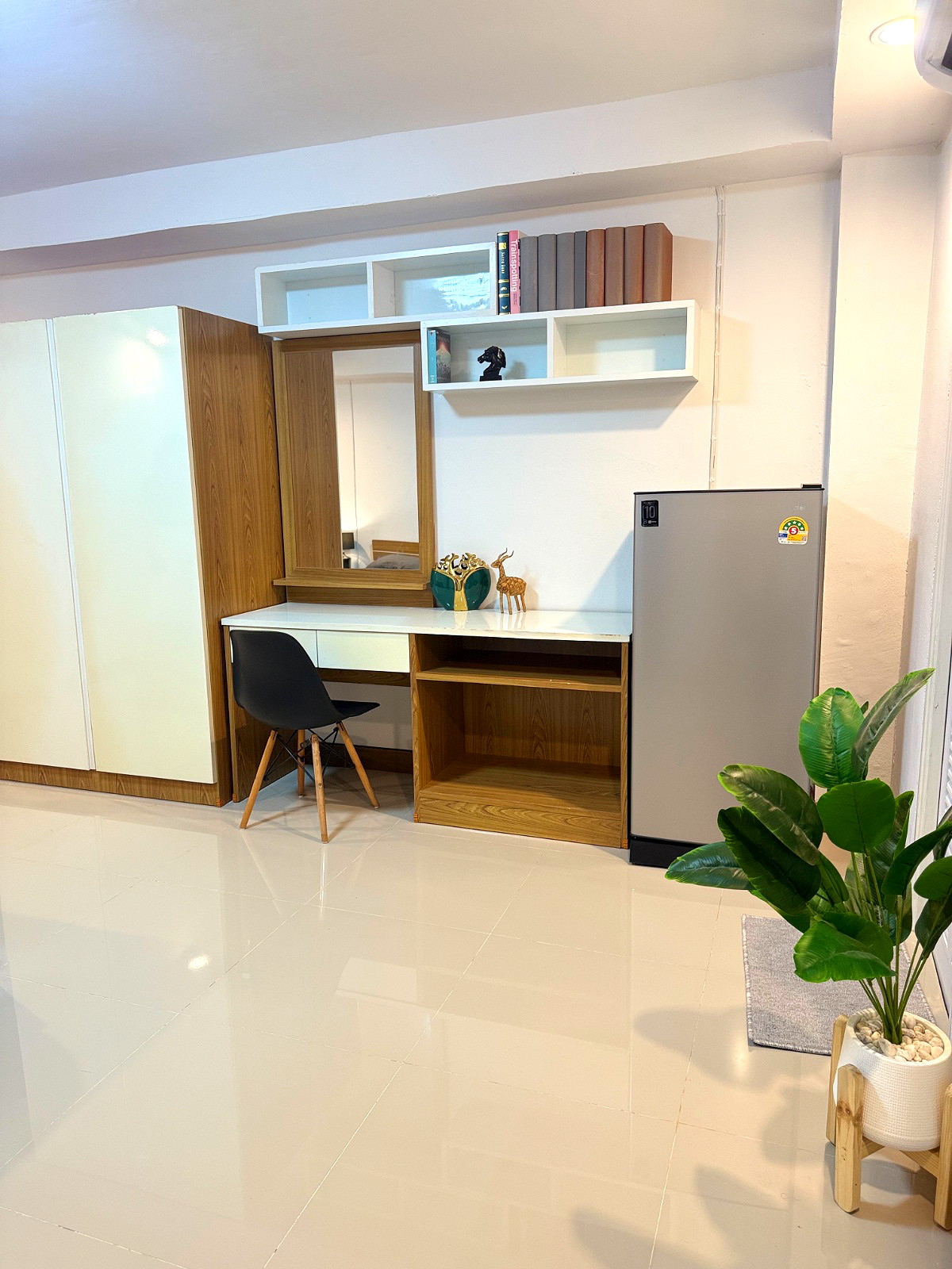 Pictures of PS Samakkee 10/10