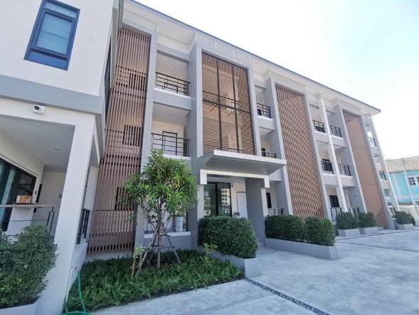 Condo — photo 2