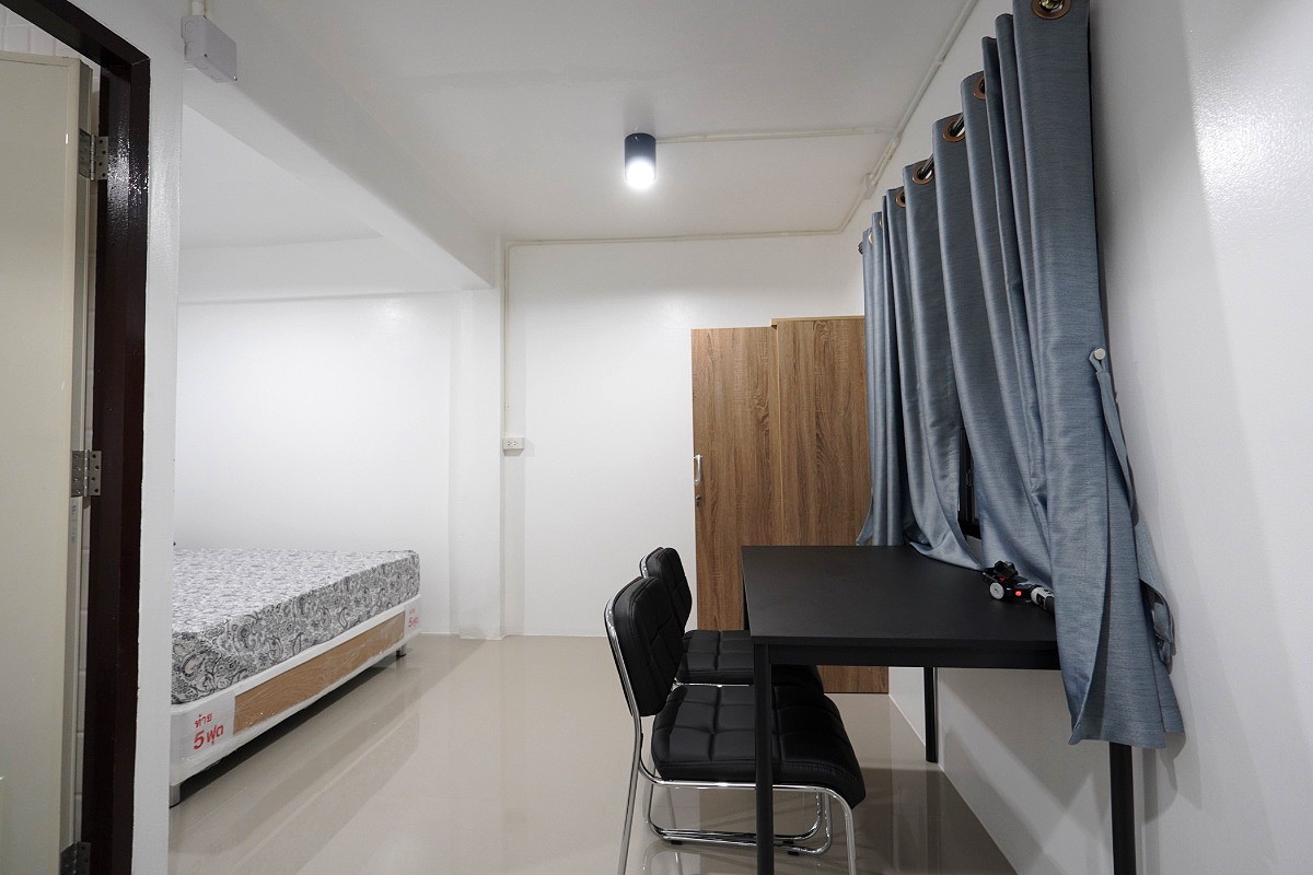 Pictures of The Corner 5 31/49