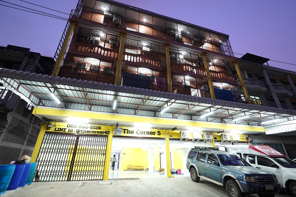 Pictures of The Corner 5 1/49