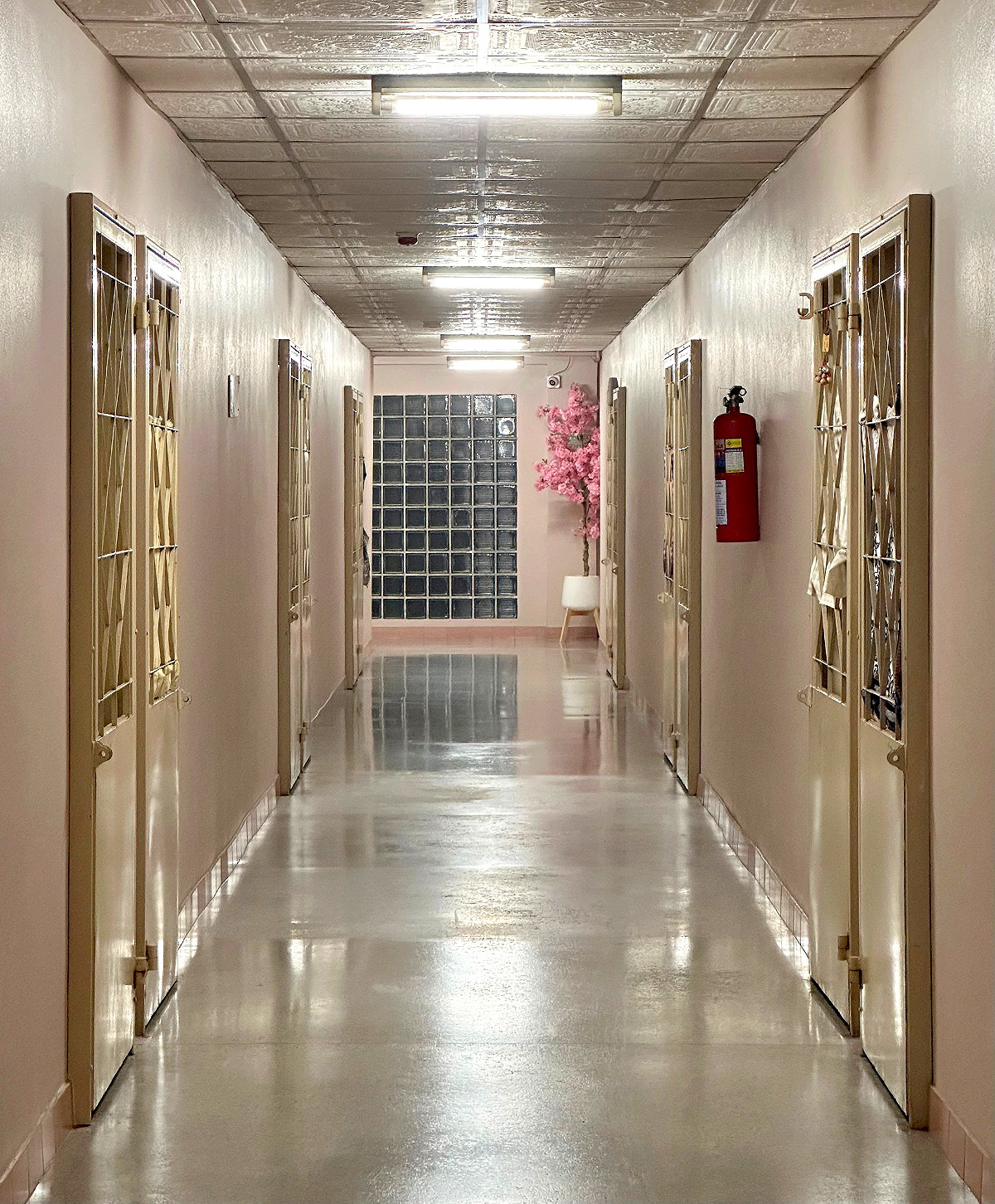 Pictures of Sakon Apartment 8/14