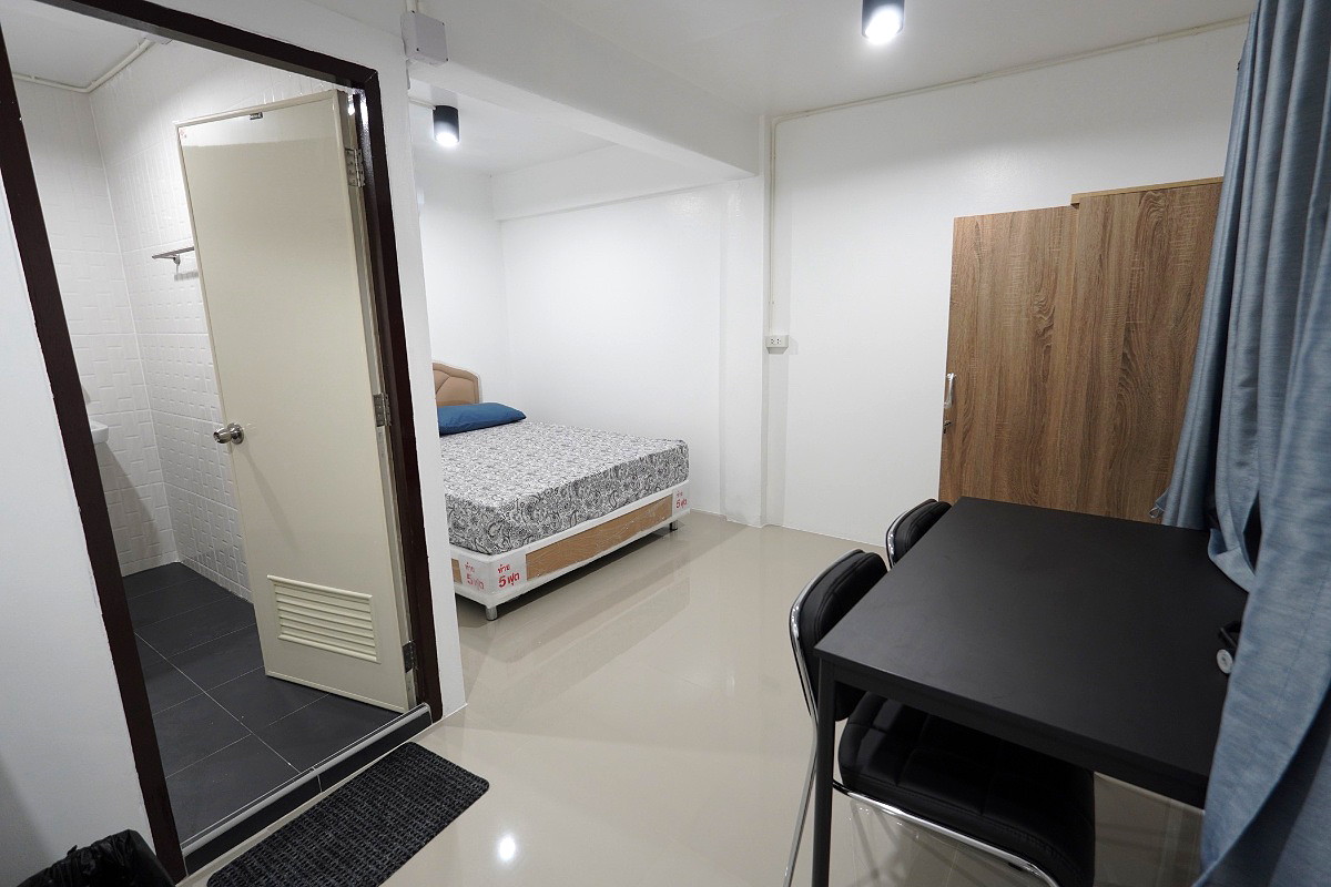 Pictures of The Corner 5 32/49