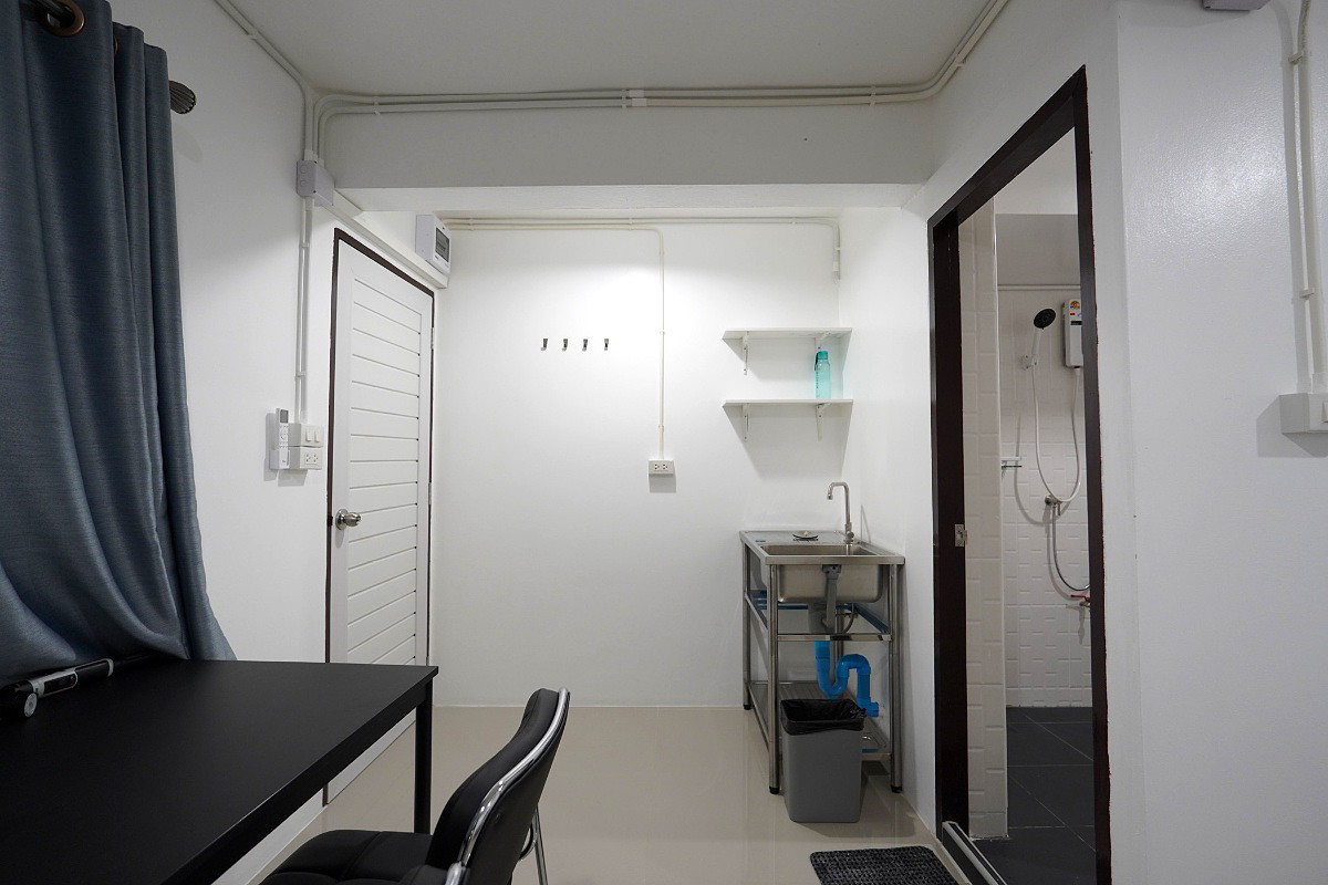 Pictures of The Corner 5 33/49