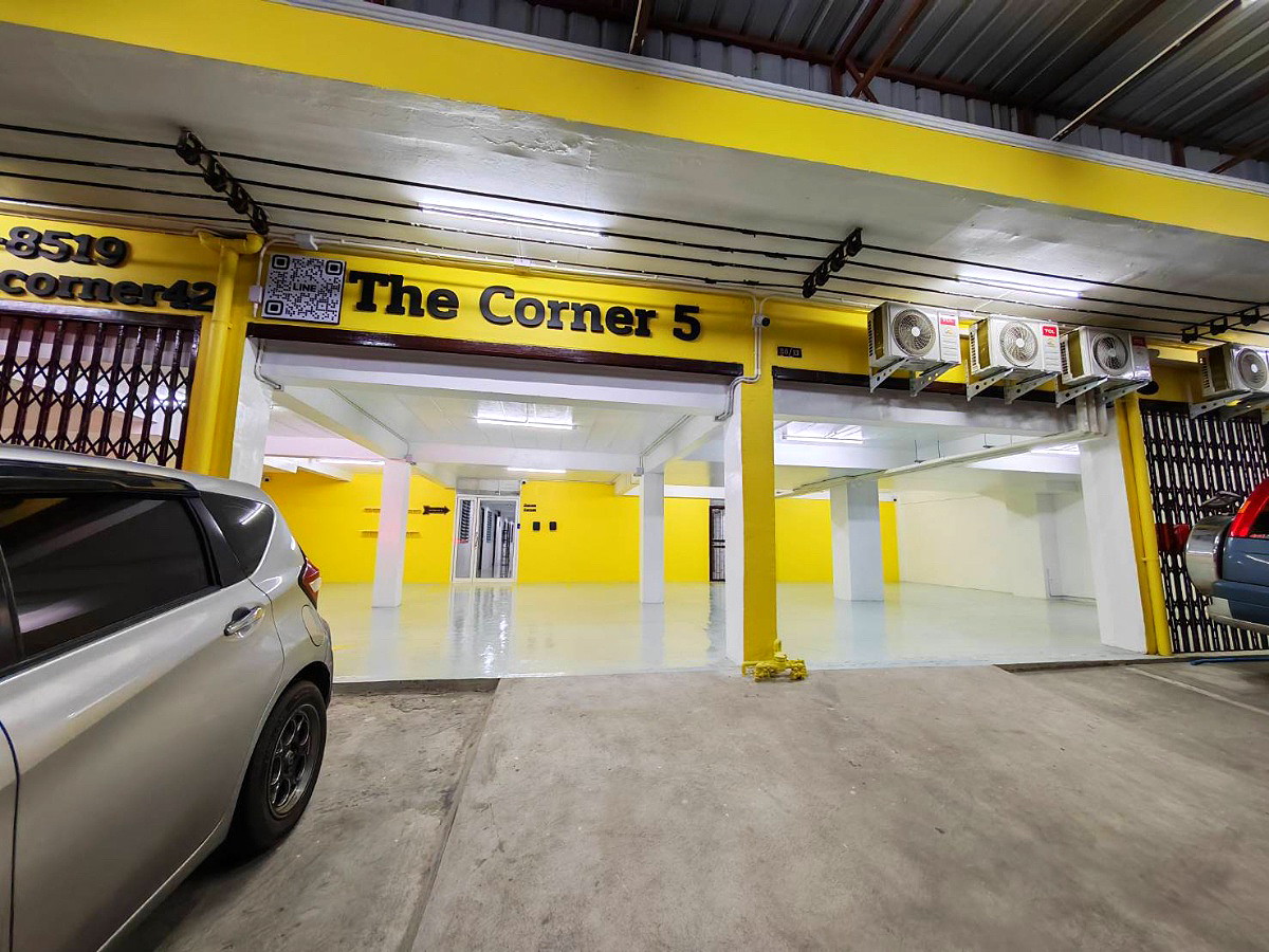 Pictures of The Corner 5 38/49