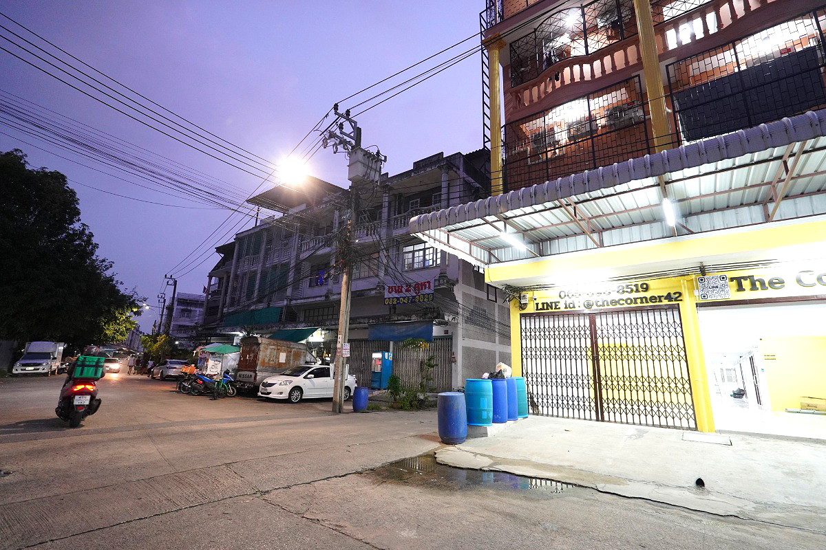 Pictures of The Corner 5 6/49