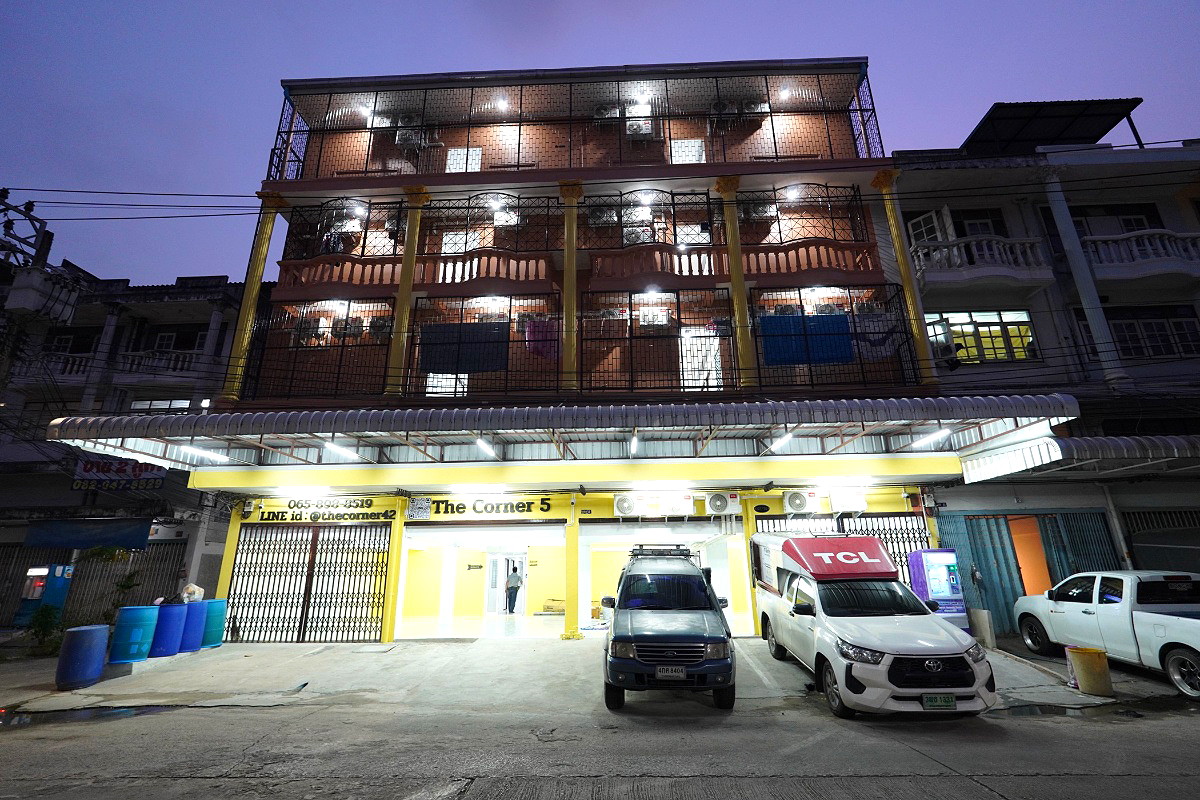 Pictures of The Corner 5 7/49