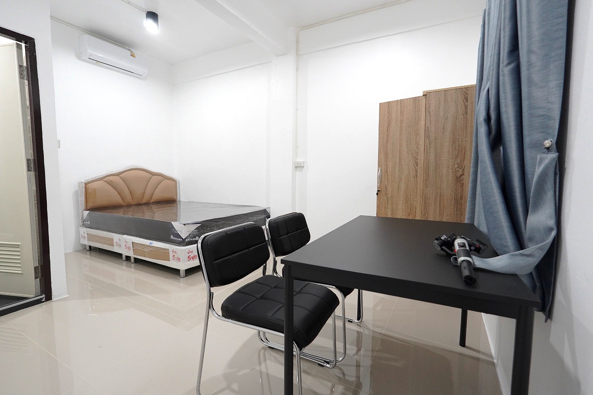 Pictures of The Corner 5 2/49