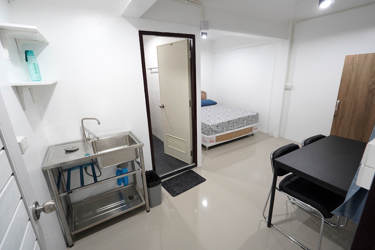 Pictures of The Corner 5 5/49