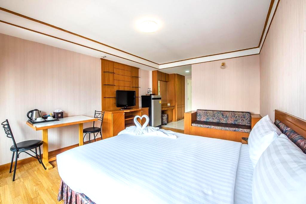 Pictures of Roseate Ratchada 1/4