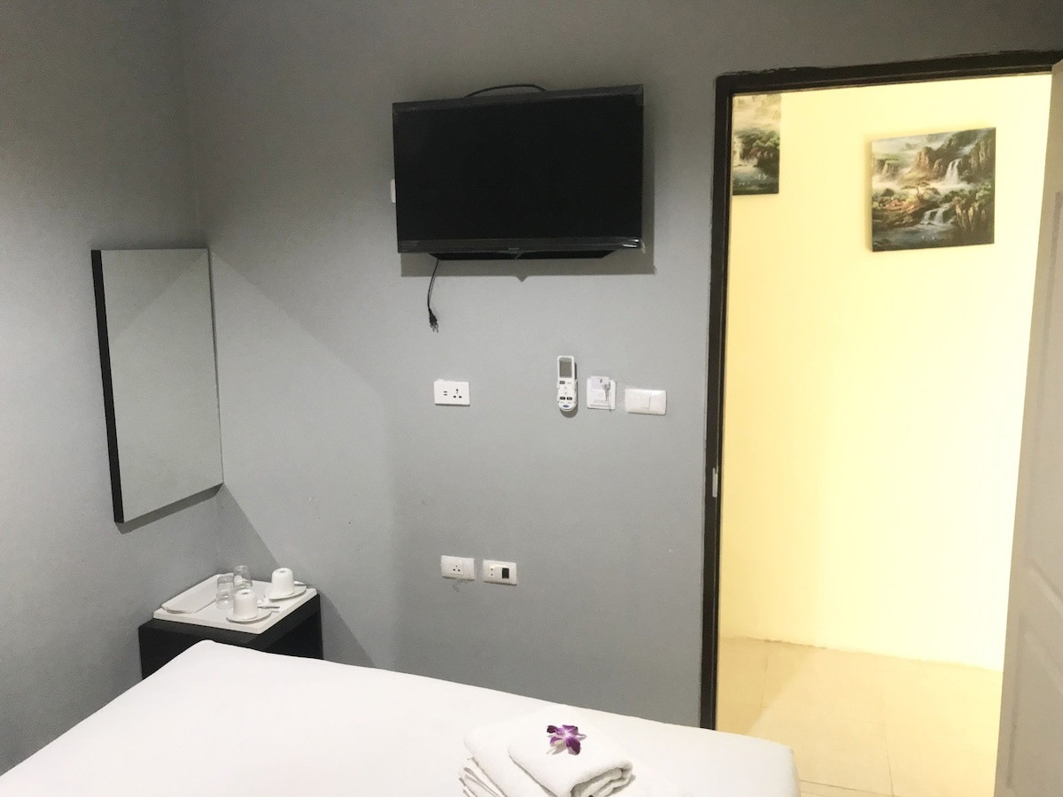 Condo · Khlong Toei, bangkok — photo 2