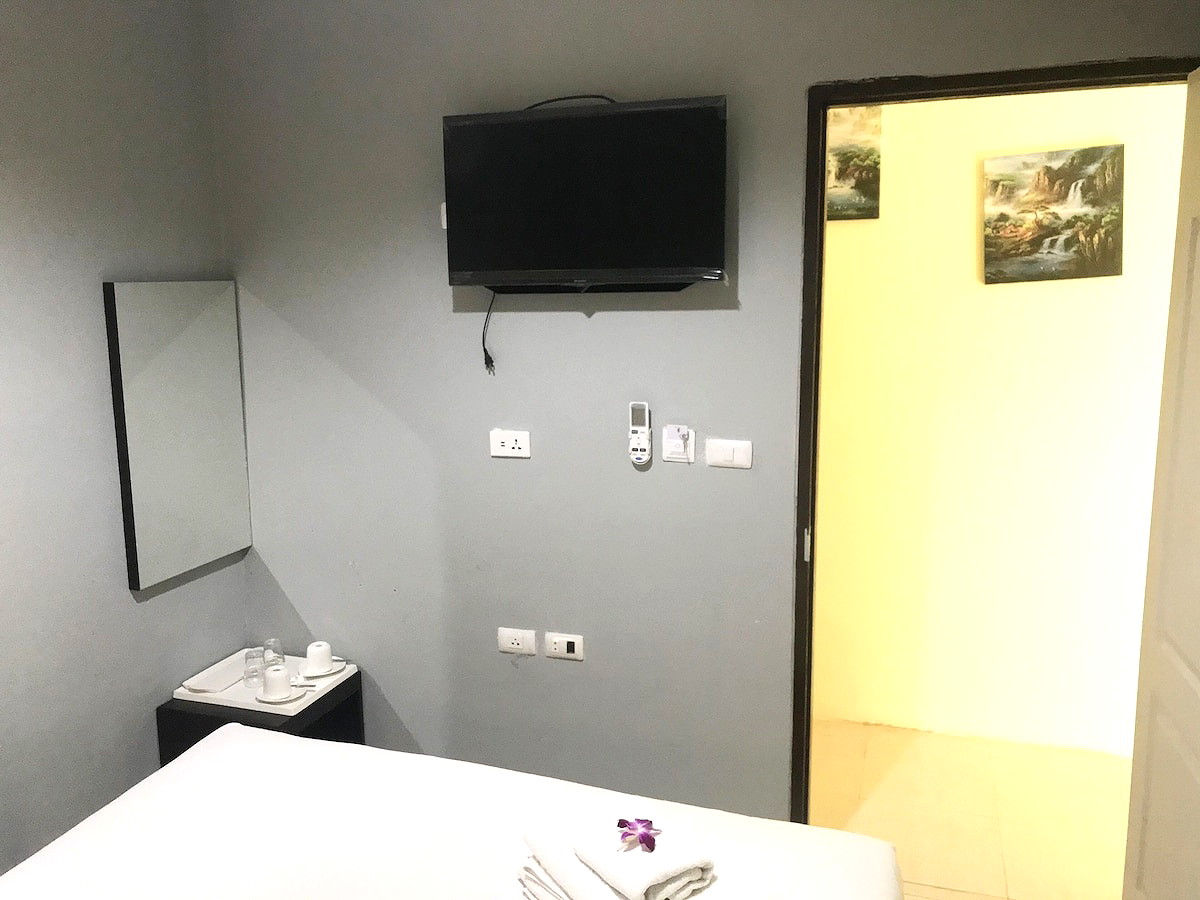 Pictures of Harry's Residence 2/8