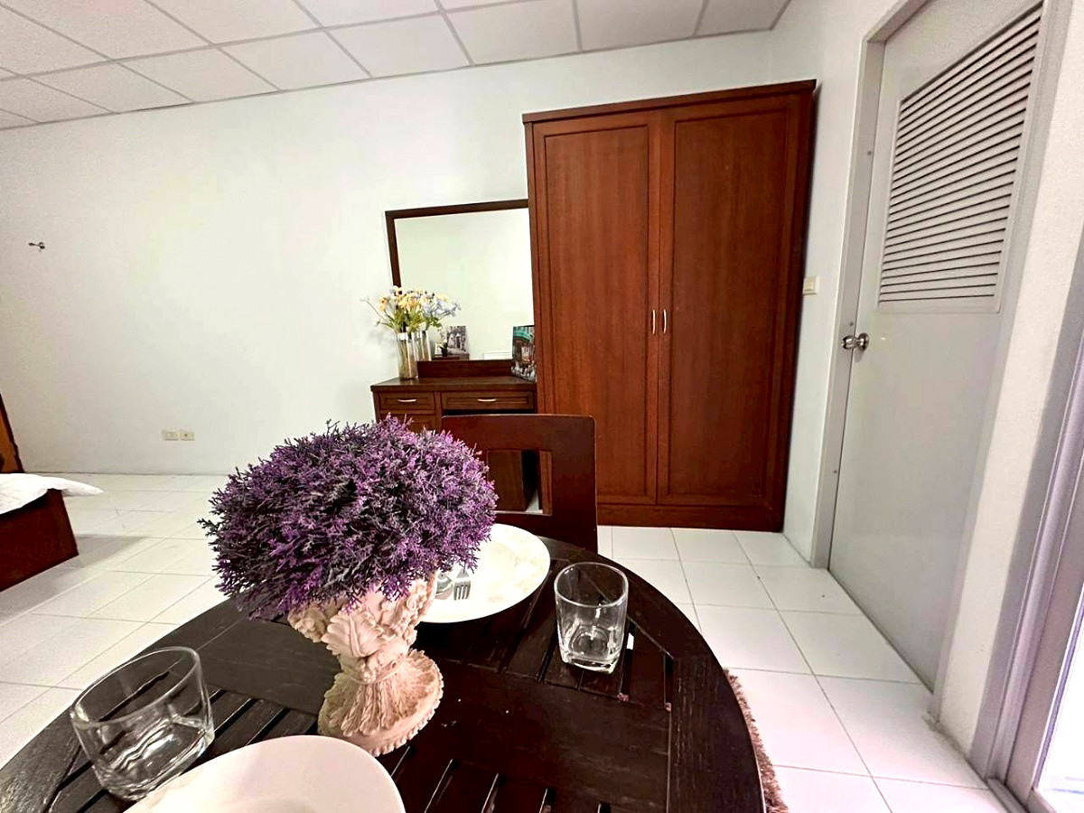 Pictures of ึ70Boston Mansion 4/8