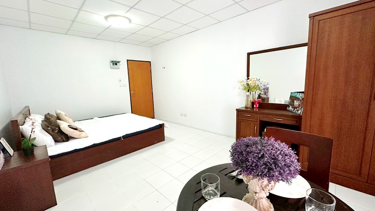 Pictures of ึ70Boston Mansion 2/8